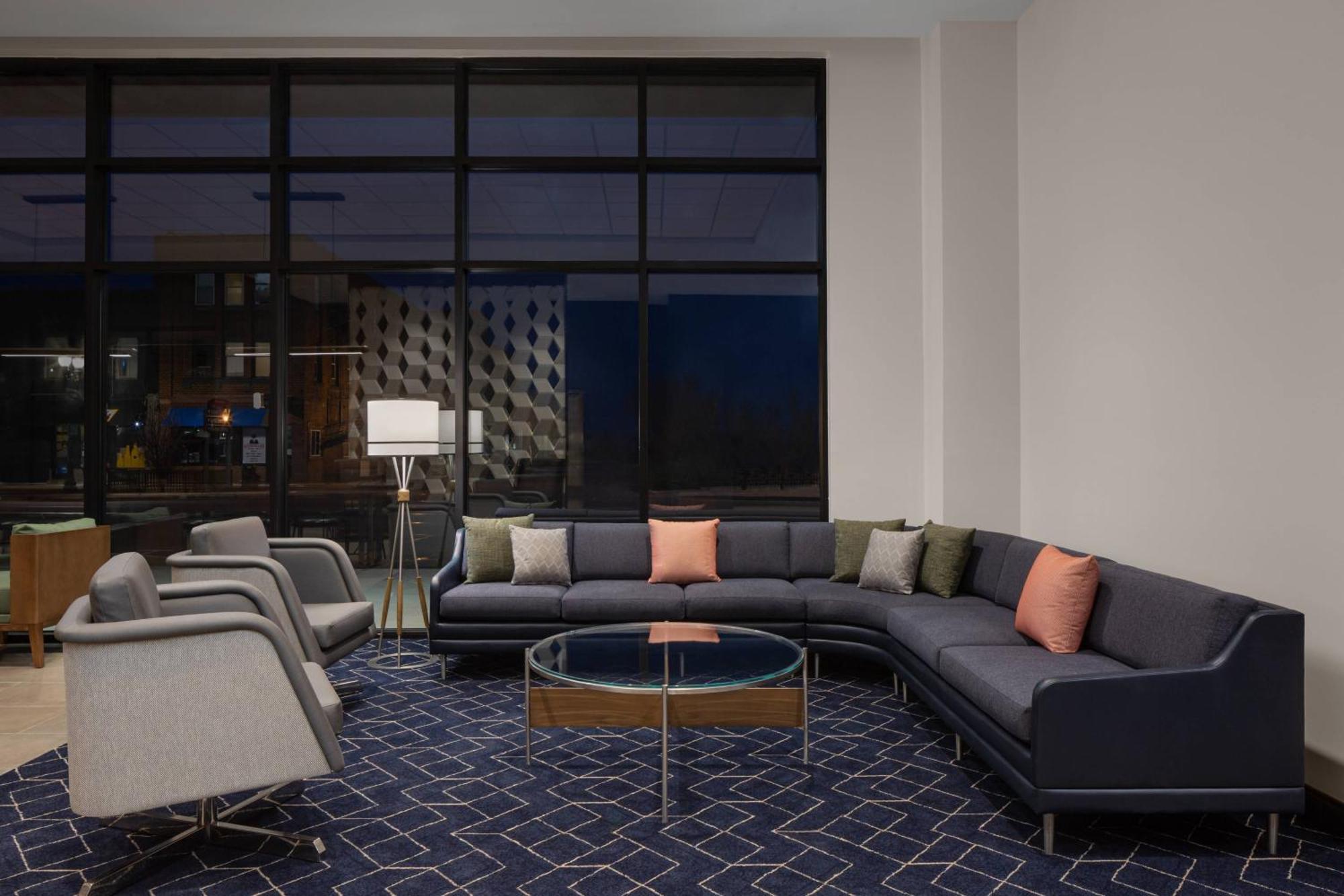 Courtyard By Marriott Lansing Downtown Hotel Exterior photo