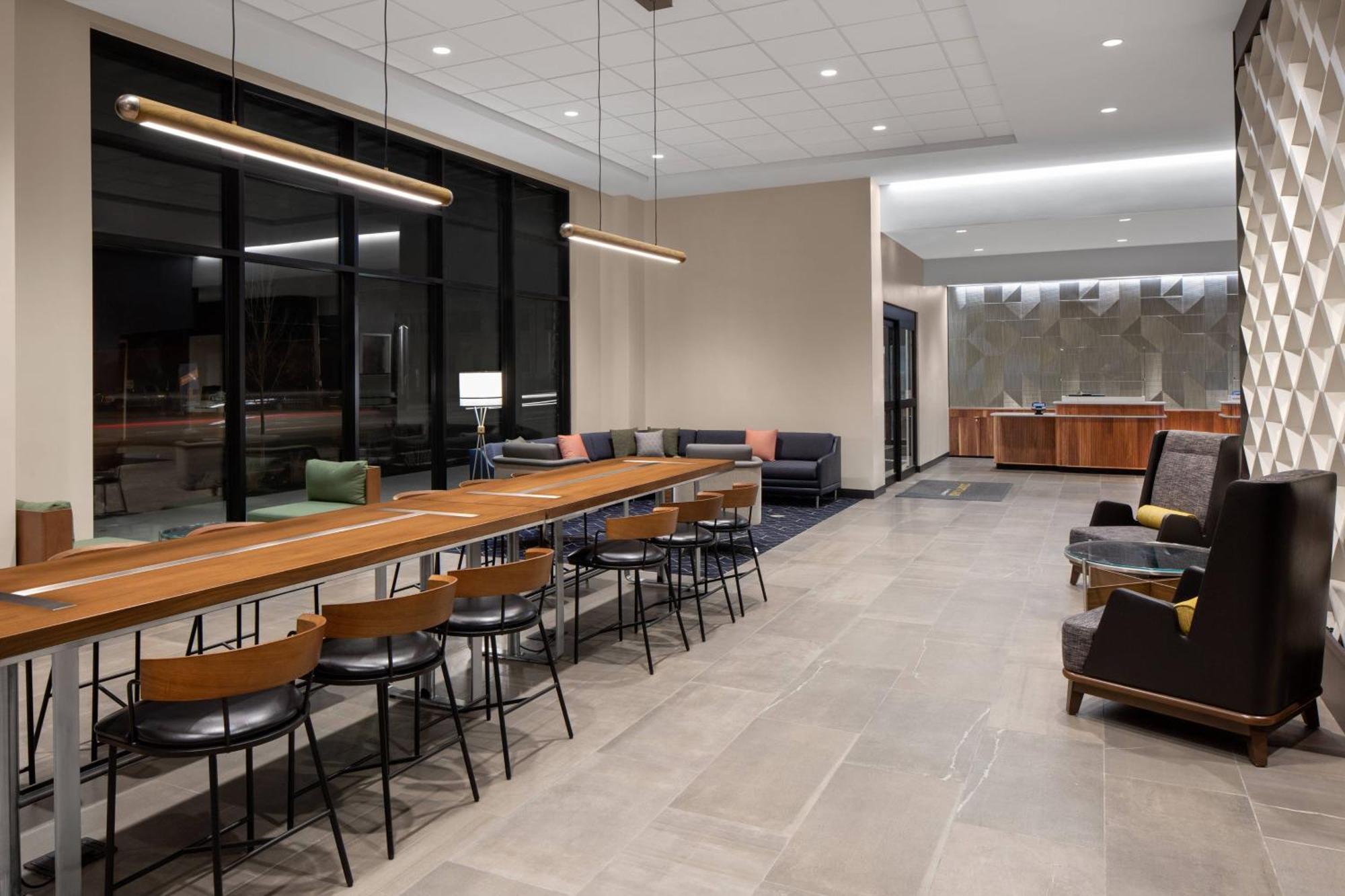 Courtyard By Marriott Lansing Downtown Hotel Exterior photo